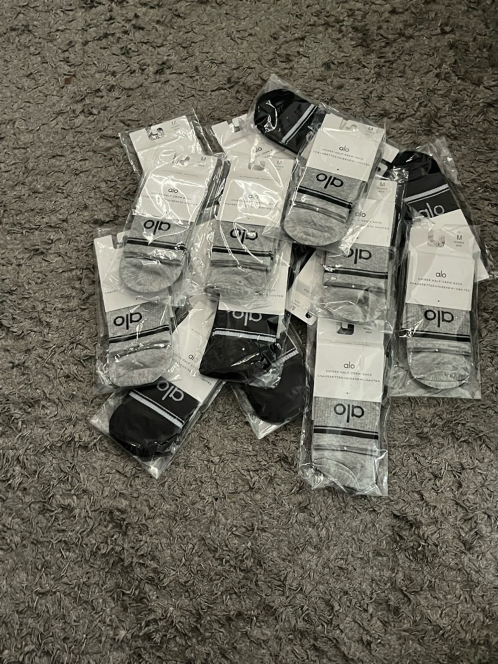 ALO Yoga Crew Athletic Socks - 3 Pack Black, gray available